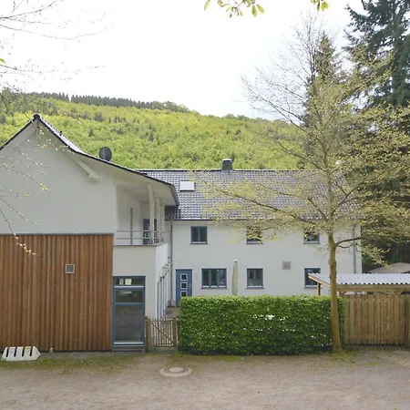 Сasa de vacaciones Modern Holiday In With Campfire Area Hellenthal